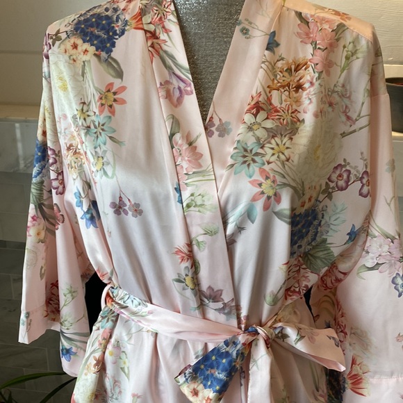 Flora Nikrooz Matte Charmeuse Pink Floral Kimono Robe Size M/L - Picture 5 of 14